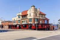 Gladstone Hotel image 1